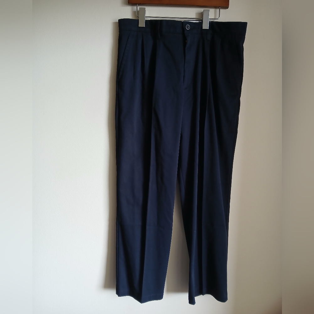 NWT Men's Dockers Black Classic Fit Pants Size 34x30